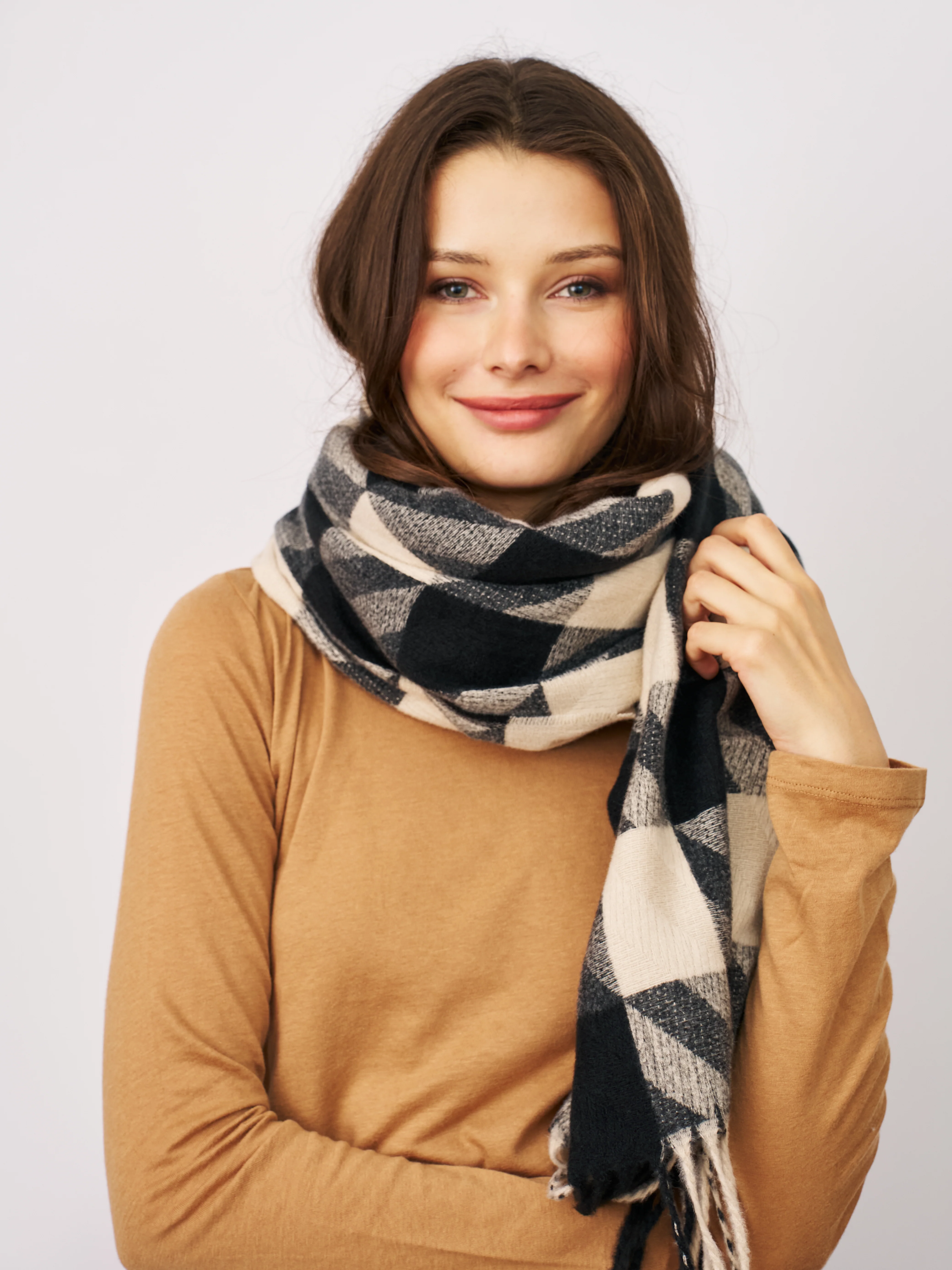 HOUNDSTOOTH TASSEL SCARF - BLACK - Image 2