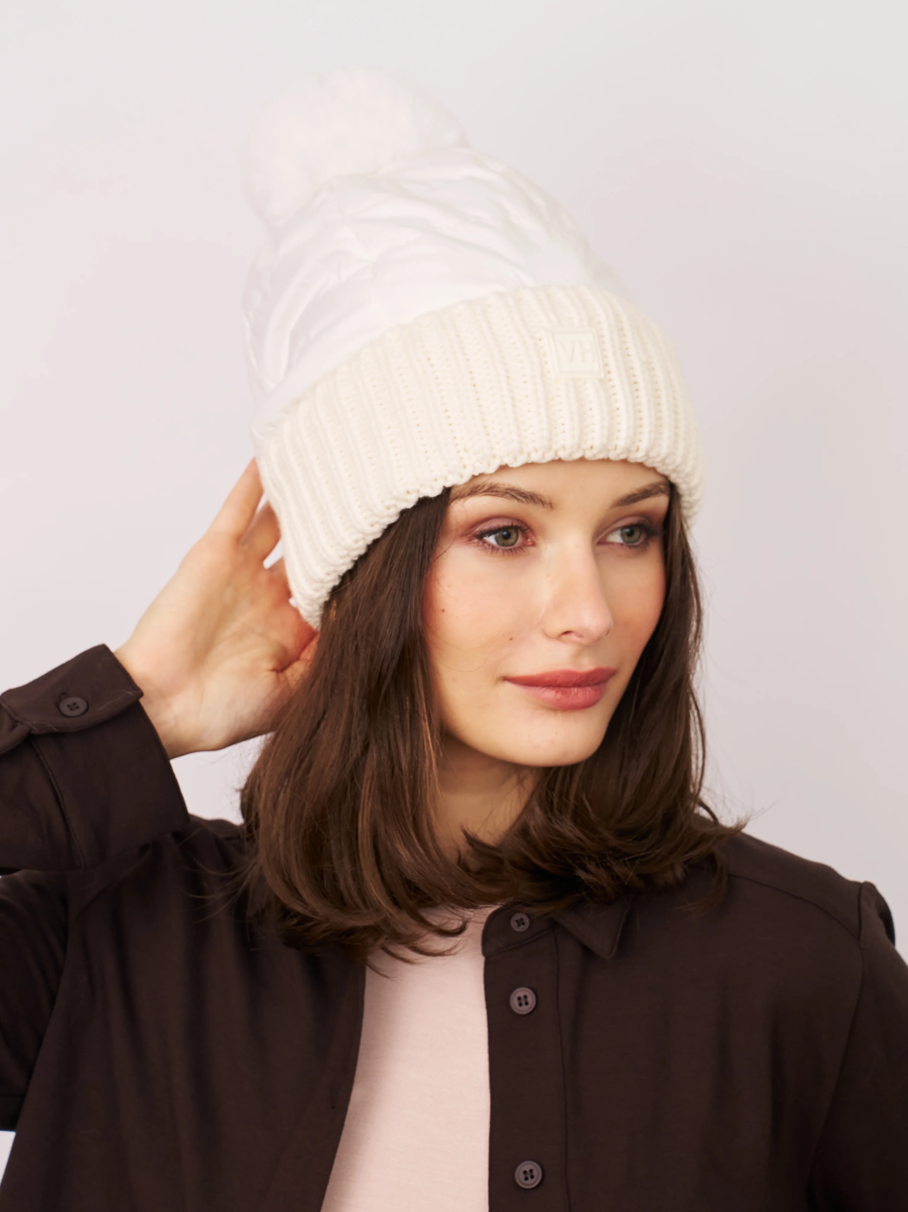 PUFFER POMPOM HAT - WHITE - Image 3