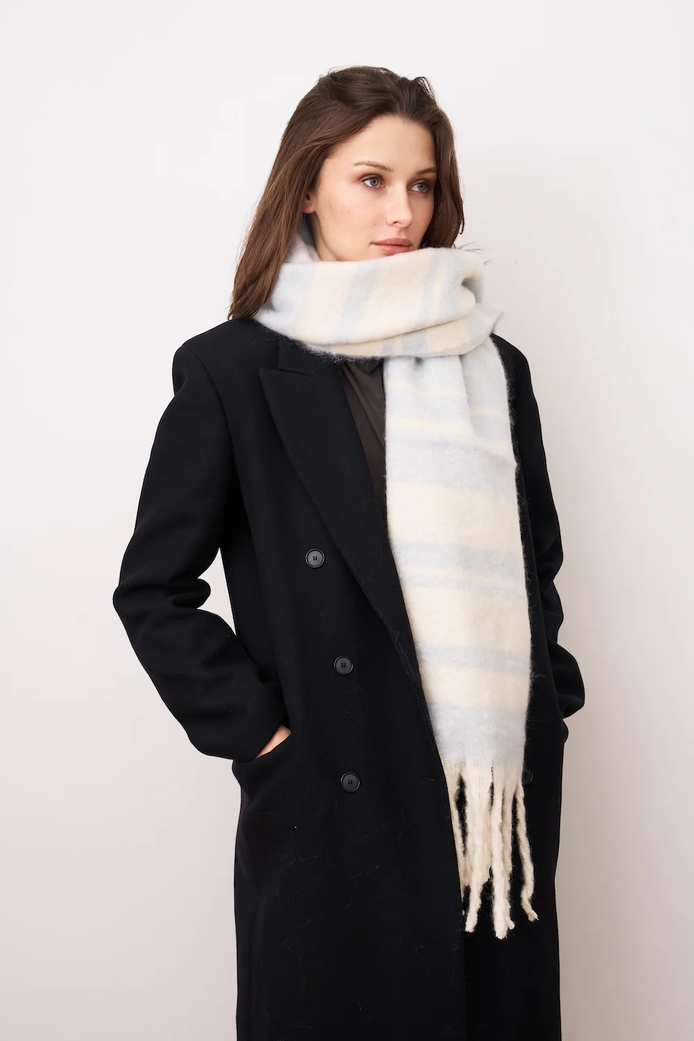 STRIPE BRUSH TASSEL SCARF - BLUE - Image 2