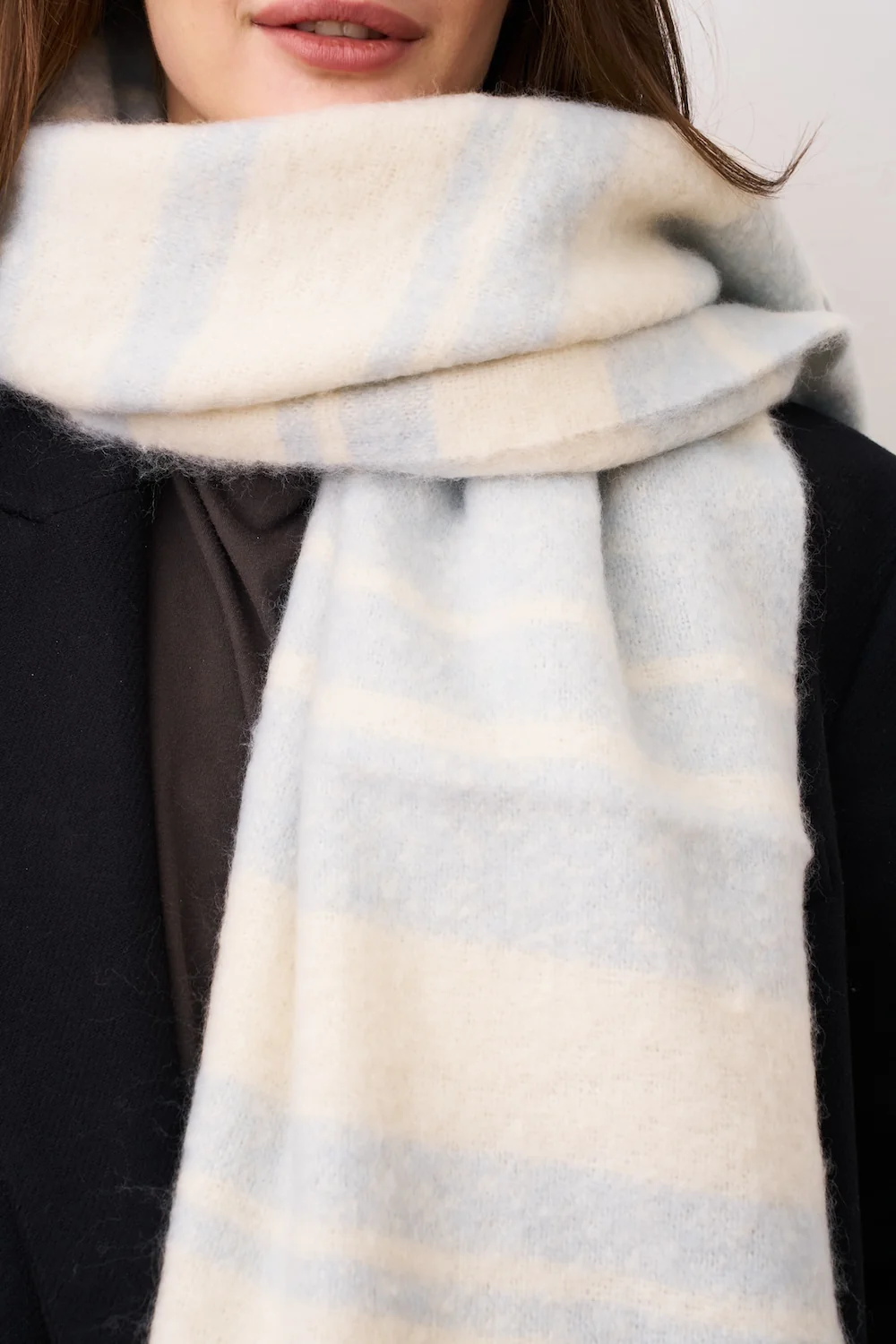STRIPE BRUSH TASSEL SCARF - BLUE - Image 3