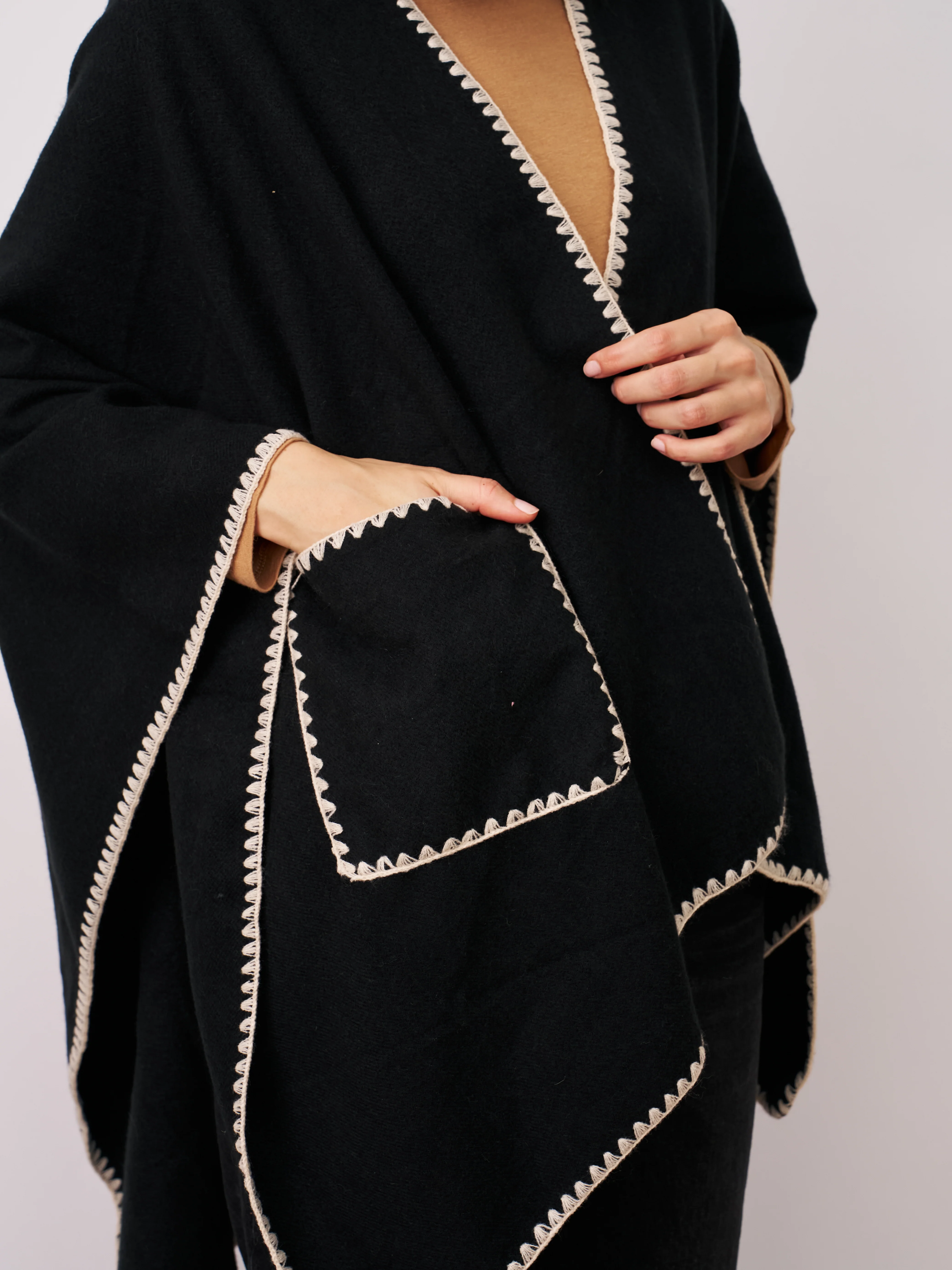 WHIPSTITCH RUANA WITH POCKETS - Image 3